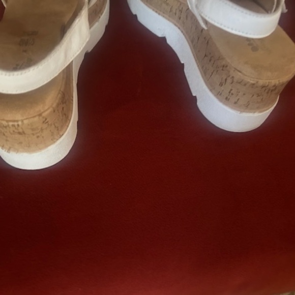 Spring Step Sandals - Picture 4 of 8